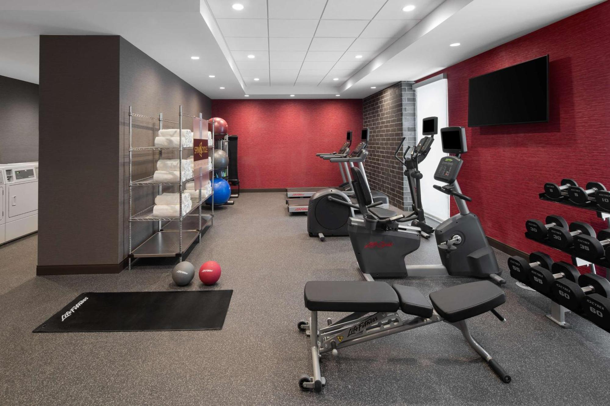 Home2 Suites By Hilton Des Moines At Drake University Eksteriør billede