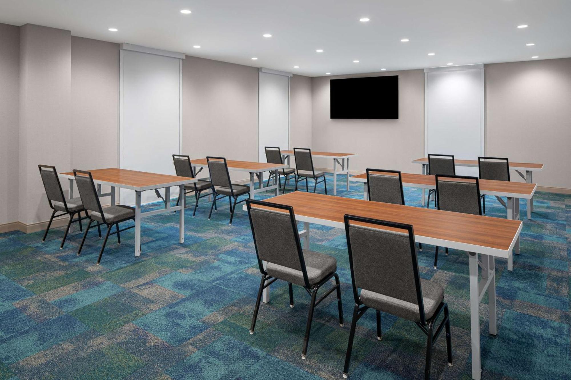Home2 Suites By Hilton Des Moines At Drake University Eksteriør billede