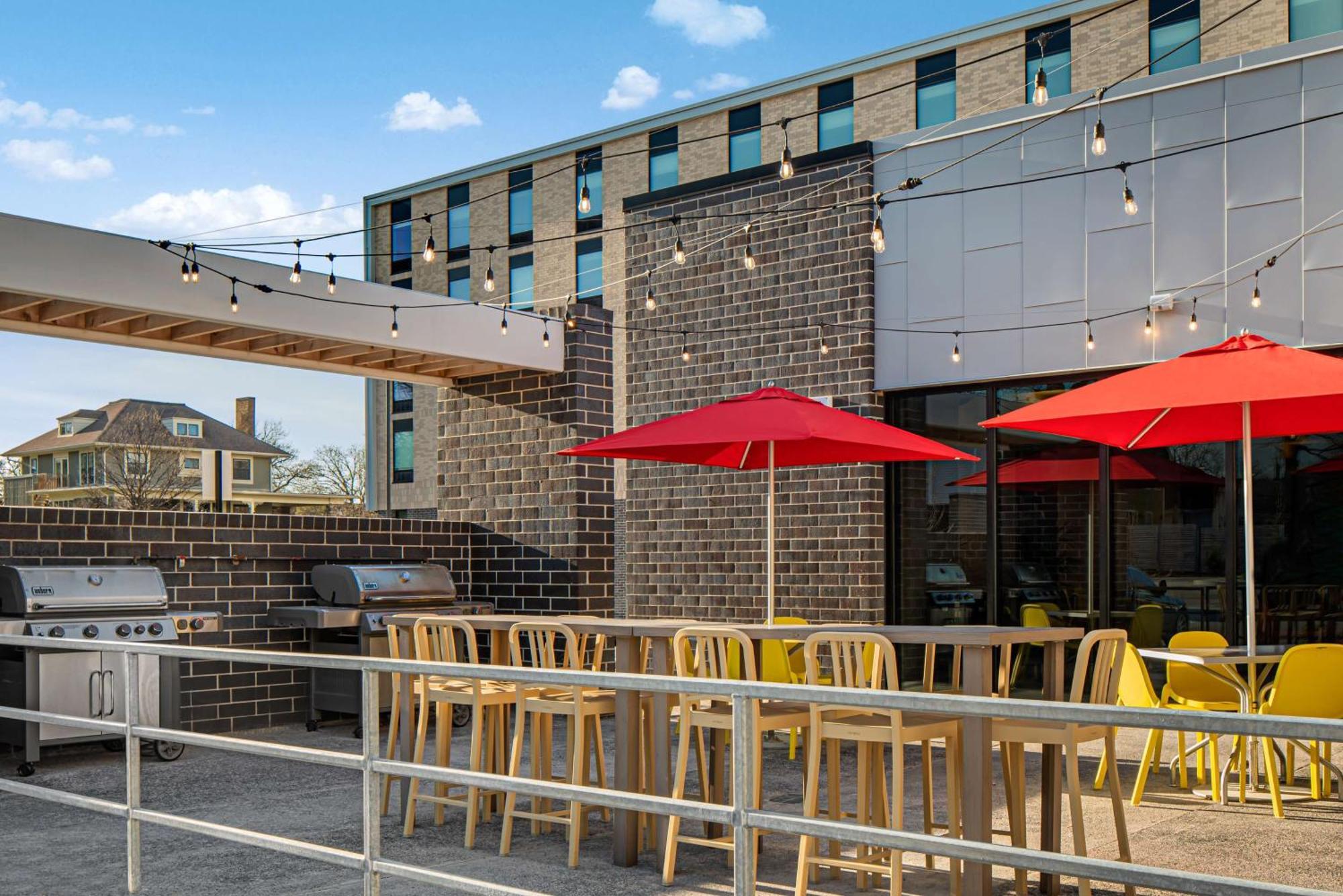 Home2 Suites By Hilton Des Moines At Drake University Eksteriør billede